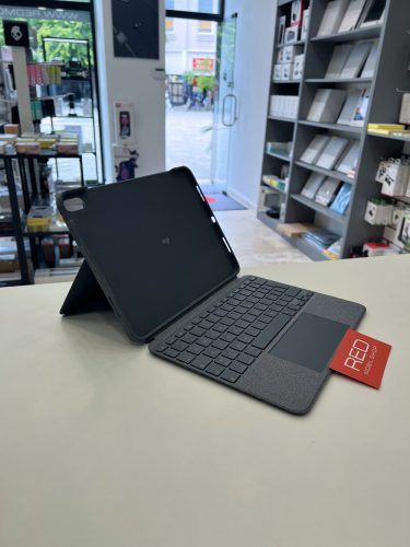 Logitech Combo Touch Apple iPad Air 4. generációs billentyűzetes tok (német)